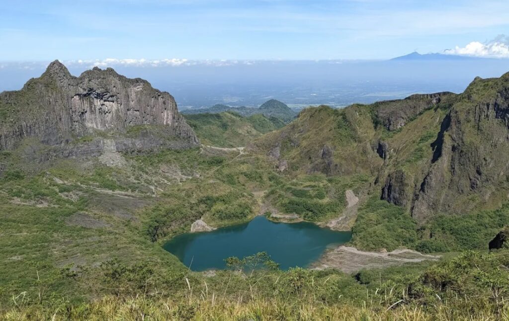 Gunung Kelud Kediri: Wisata Alam & Sejarah Mempesona