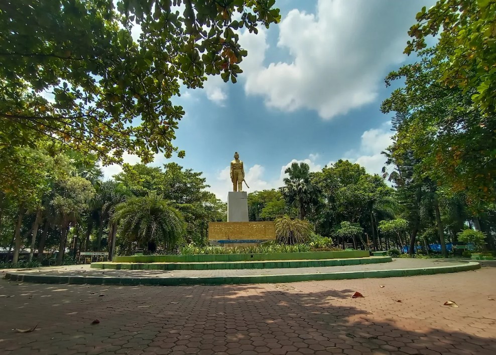 Alun Alun Kediri: Ikon Wisata dan Ruang Publik Favorit